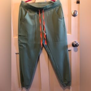 Figs scrubs set Jade, M joggers, M Rafaella